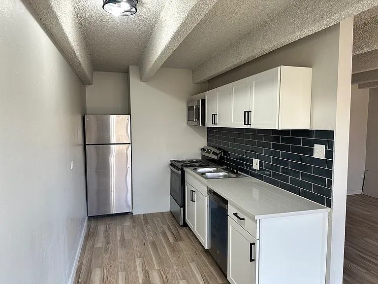 Golden Apartments — Photo 45