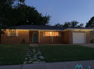 810 Trailing Heart Rd, Roswell, NM 88201