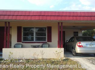 1045 NE Pine Island Ln, Cape Coral, FL 33909