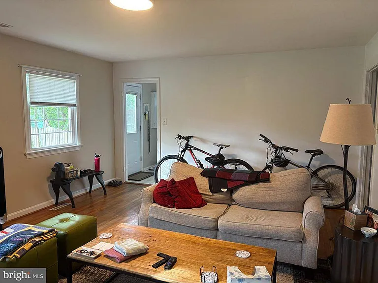1316 Rowe St — Photo 11