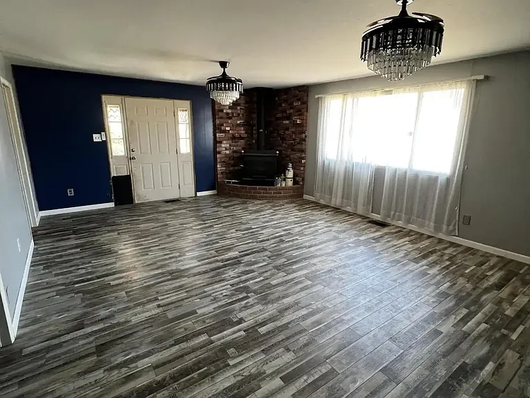 645 Churchill St — Photo 15