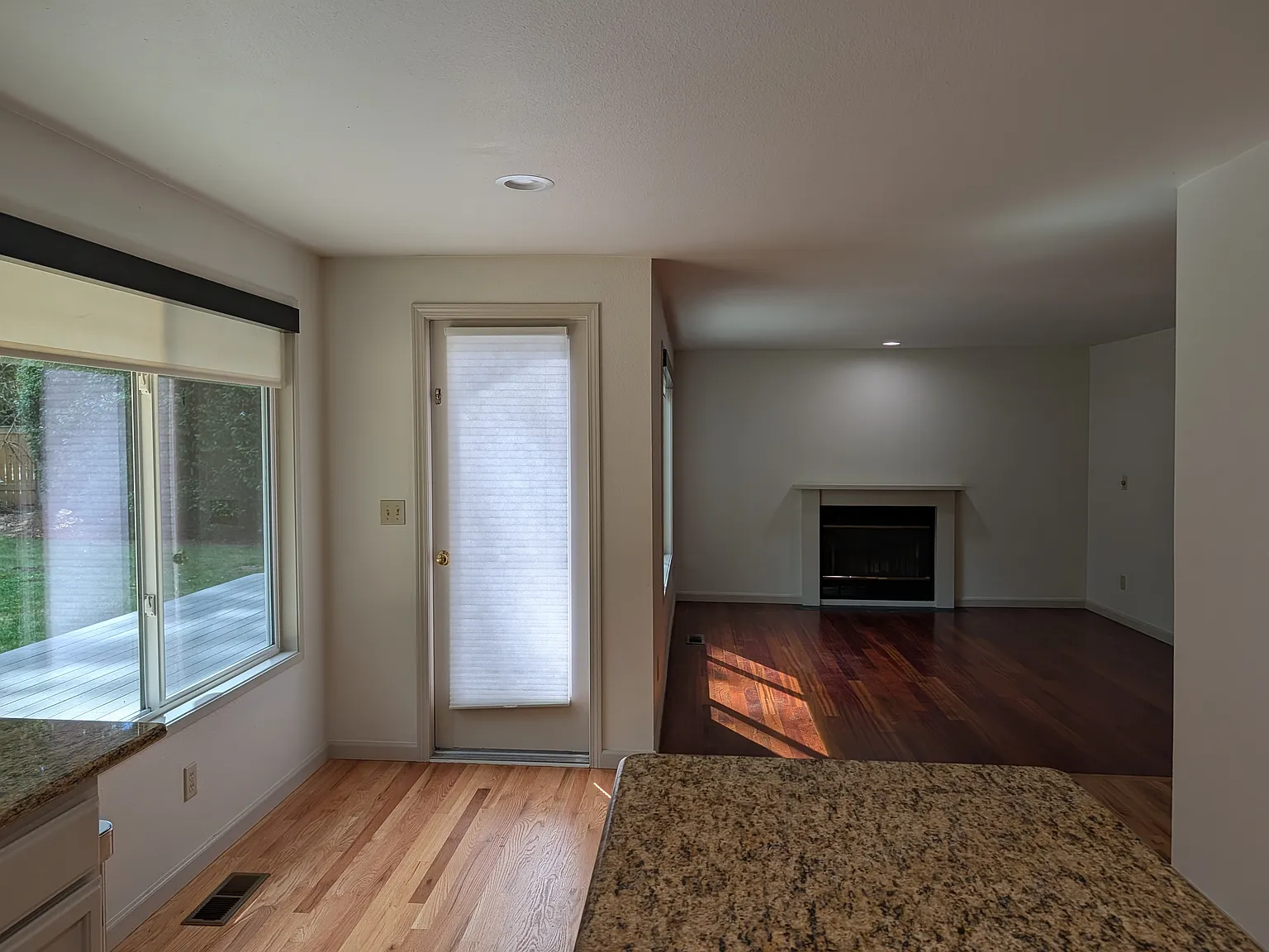 4 bed, 2.5 bath, 2050 sqft, $4,200 — Photo 3