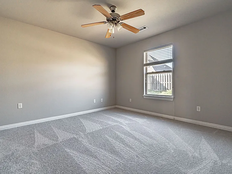 1161 Coventry Ln — Photo 12