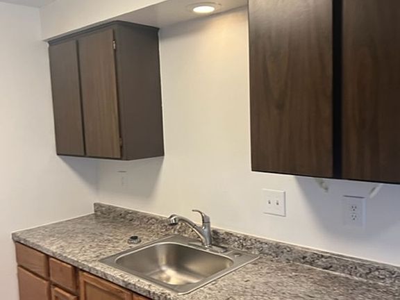 4th image of 218-228 W Clark St #220