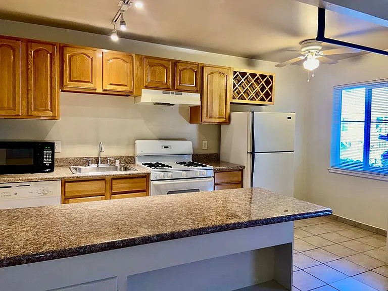 2523 I St — Photo 3