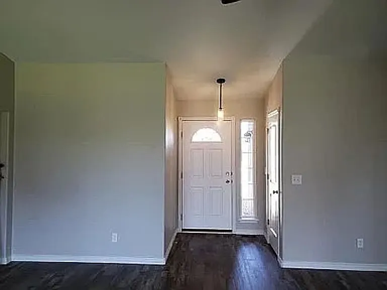 1421 Cayuse Creek Dr — Photo 2