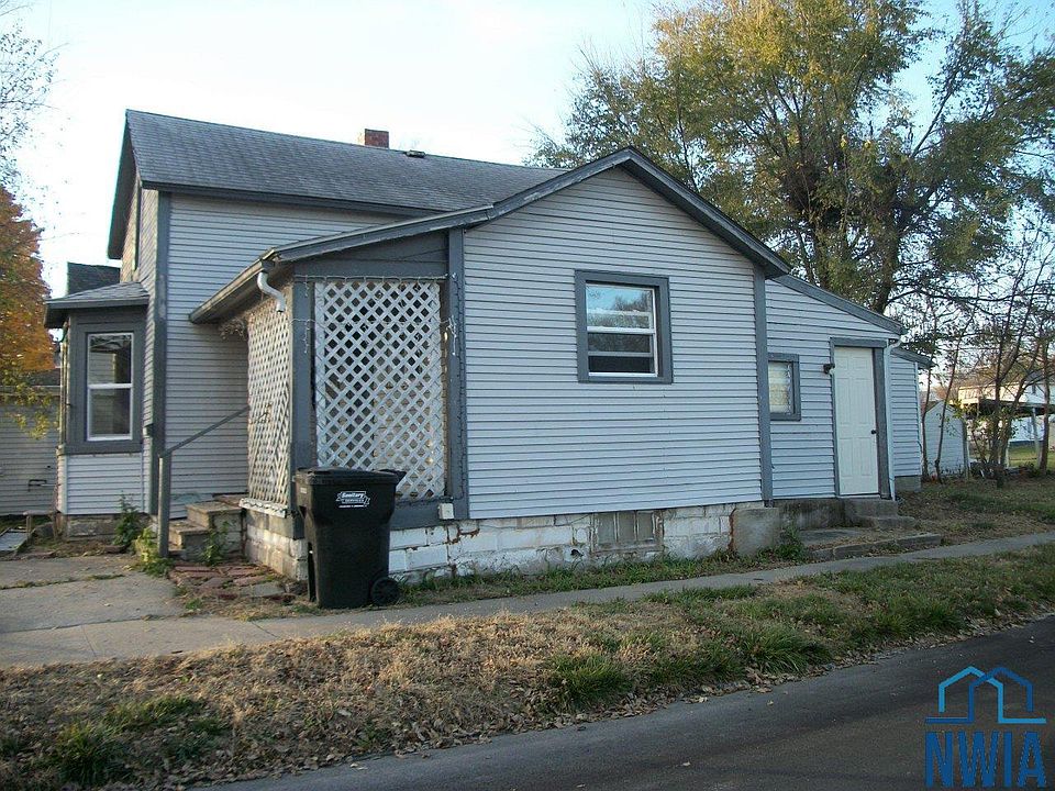 2nd image of 122 E Cherry St