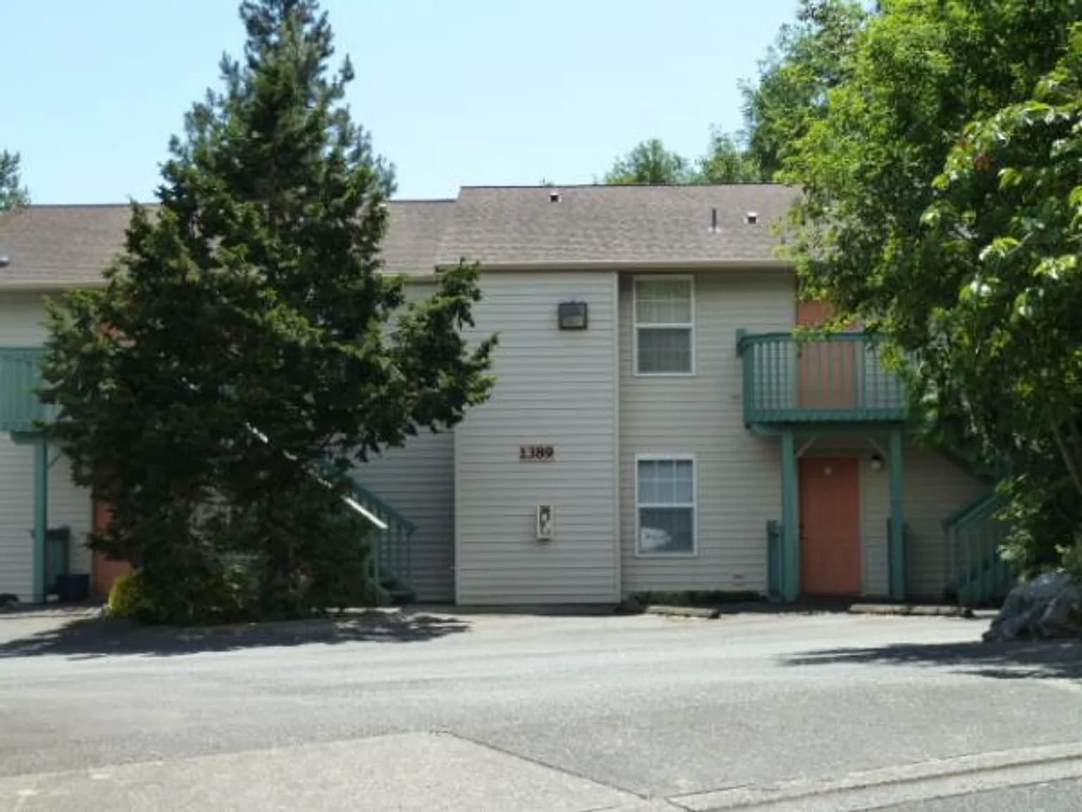 1409 Bradley Lane — Photo 2