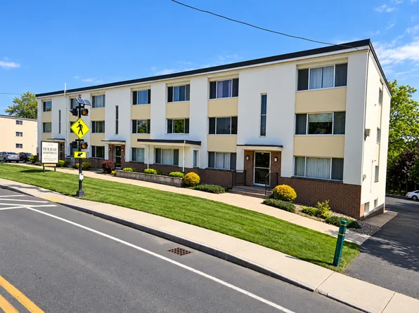 37 River St #49, West Springfield, MA 01089