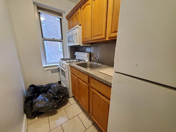 4th image of 41-20 46th St APT 3L