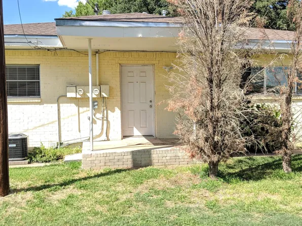 905 S Berry St, Burkburnett, TX 76354