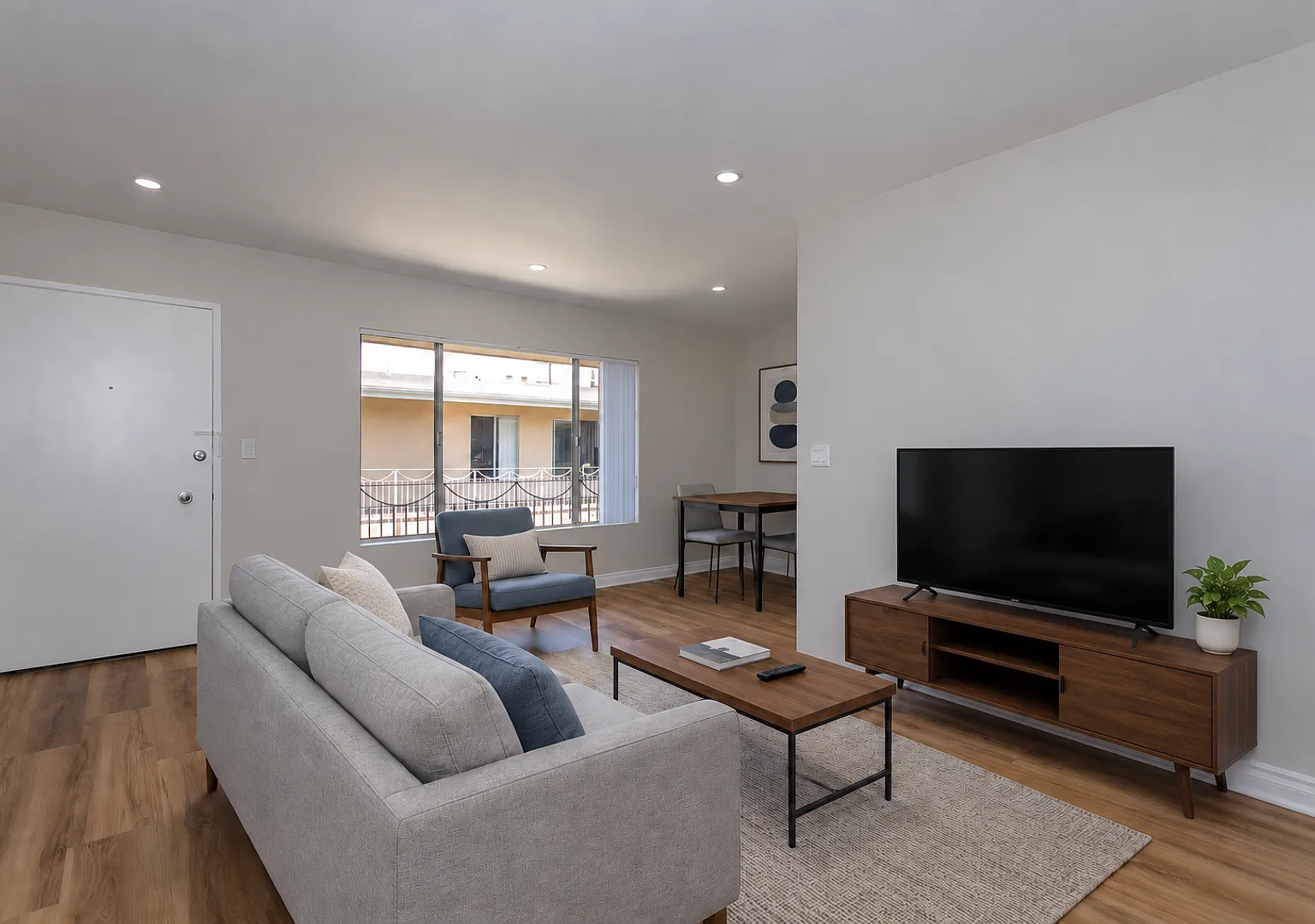 830 Elm Ave — Photo 2