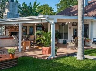 2313 Lord Nelson Dr, Seabrook, TX 77586