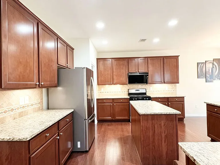 2440 Northmont Pkwy — Photo 14
