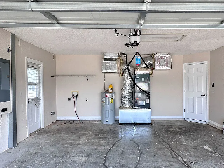 332 Cloverdale Rd — Photo 20