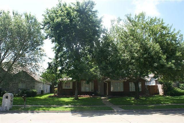 1 STORY LOCATED ON TREE-LINED STREET
