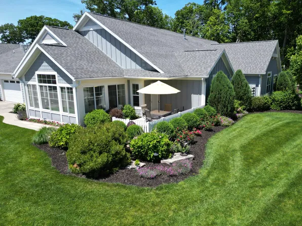 209 Janes View Dr, Holland, MI 49424