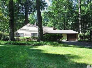 19 New Woods Rd, Glen Cove, NY 11542