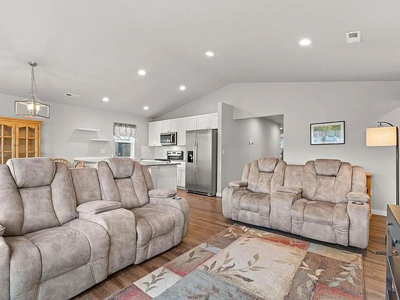 3rd image of 419-421 S Barker Rd