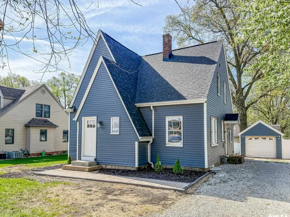 902 Peoria St, Washington, IL 61571