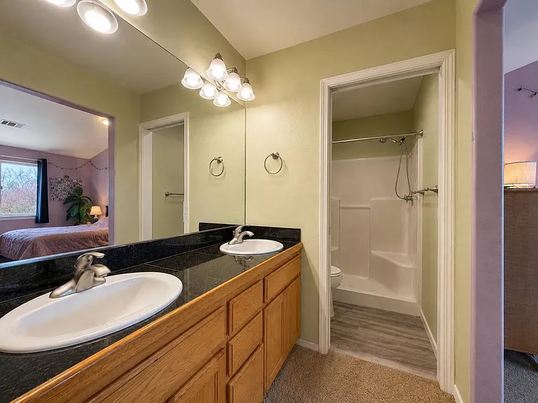 1176 NE Bonney Doon Ln — Photo 8