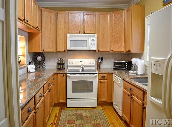4th image of 16A Hampton Glen Ln #A