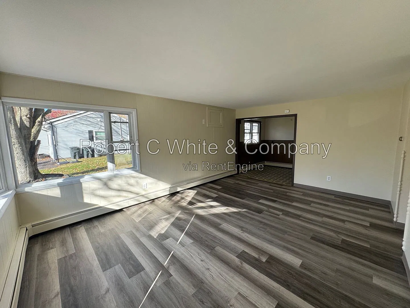 3 bed, 1.0 bath, 972 sqft, $2,340 — Photo 3
