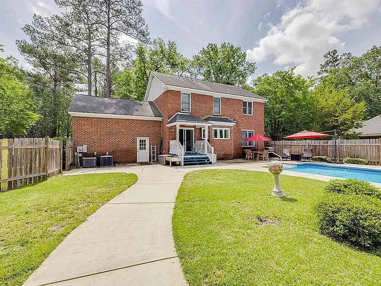 113 Cypress Dr — Photo 3