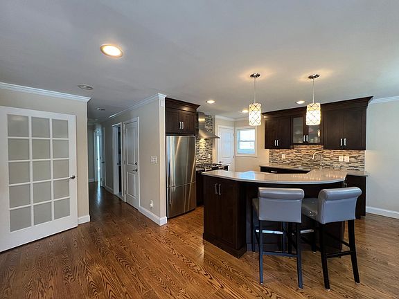 3rd image of 52 Sagamore Hill Dr