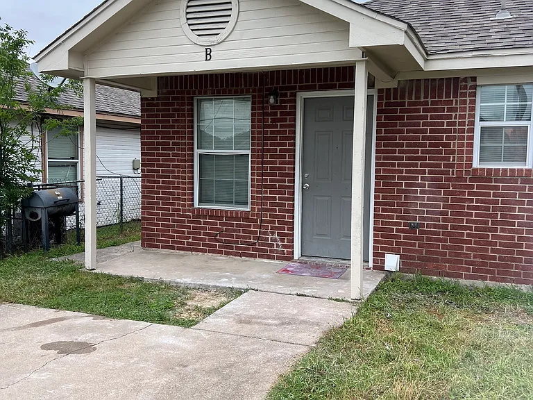 3008 Comanche Ave #B — Photo 1