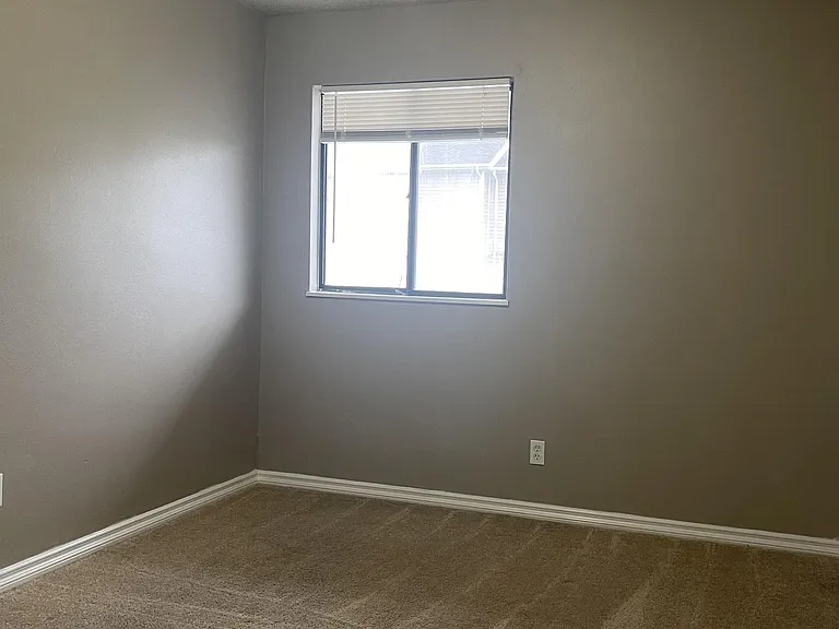 116 W Zupan St #2-40 — Photo 9