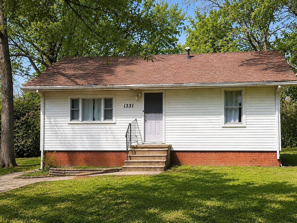 1st image of 1331 N Brown Avenue