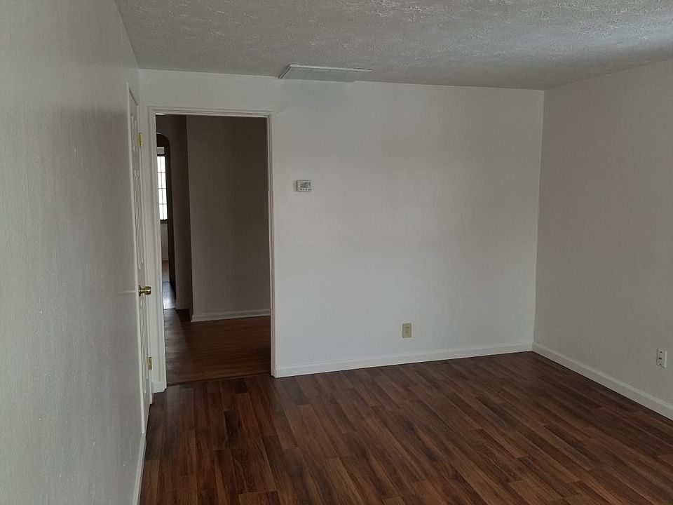 bedroom with closet