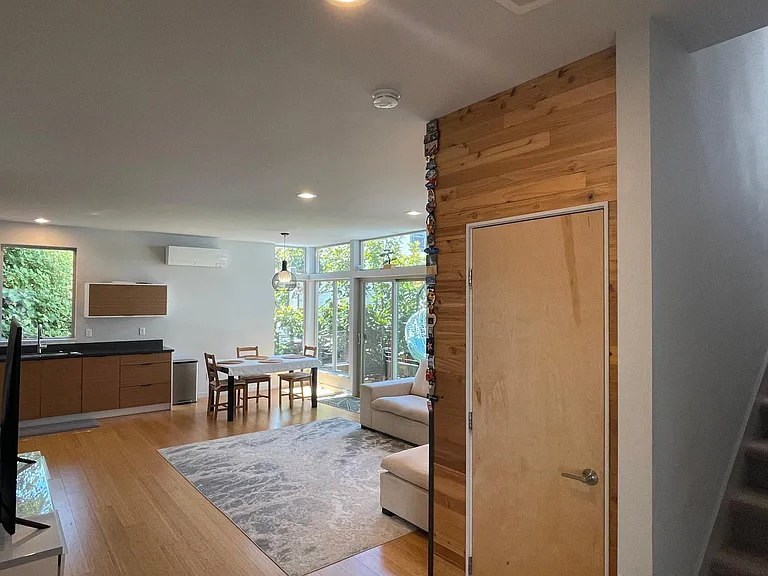 3130B Wetmore Ave S — Photo 7