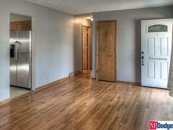 5th image of 8201 Park View Blvd