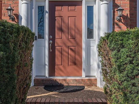 3rd image of 524 Antebellum Ct