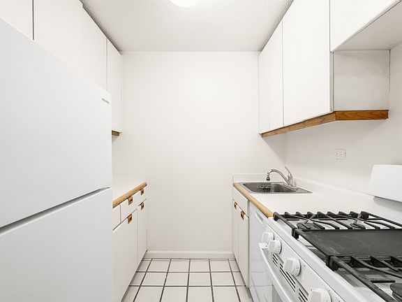 4th image of 45 W 67th St APT 7A