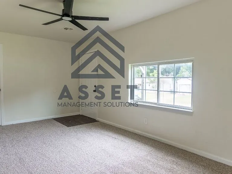 1040 Sycamore Dr — Photo 9