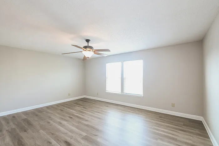 7587 Charlotte Dr — Photo 8