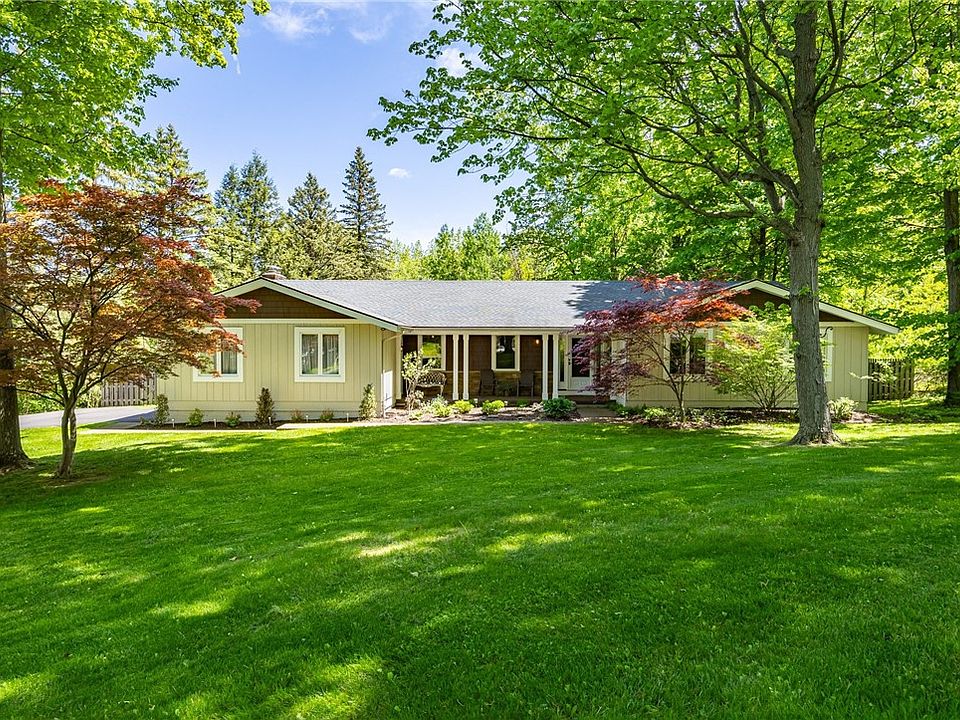 1st image of 14 Emerald Hill Cir