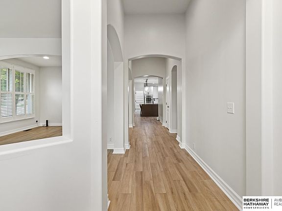 2nd image of 20155 Farnam St