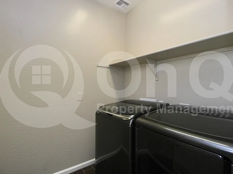867 E Aberdeen Dr — Photo 27