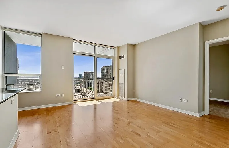 1 bed, 1.0 bath, 877 sqft, $1,990 — Photo 3