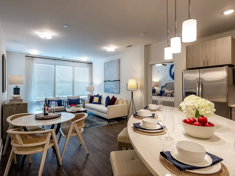 Lakeside Row Apartments — Photo 8