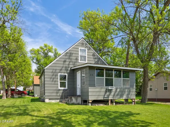 32 2nd Ave NW, Mayville, ND 58257