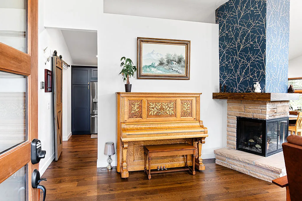 4 bed, 2898 sqft, $5,980 — Photo 3