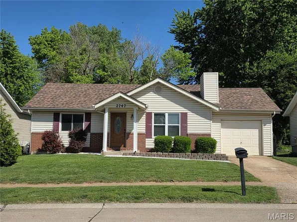 2747 Freemantle Dr, Florissant, MO 63031