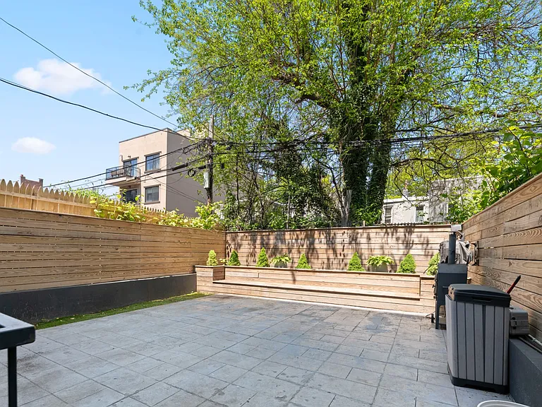499 Van Buren St #1 — Photo 17