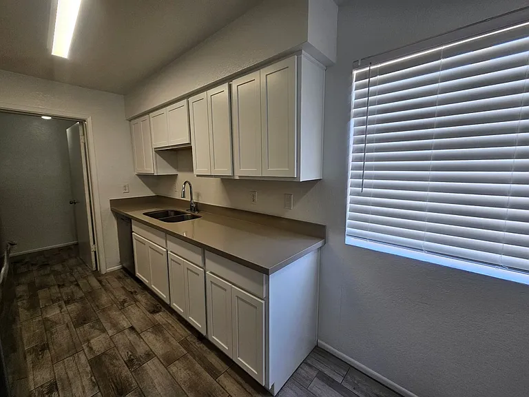 115 W. Inglewood — Photo 14