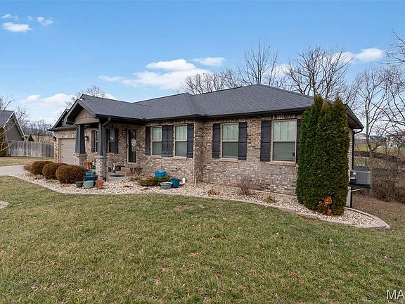 3rd image of 131 Brandon Cole Ct